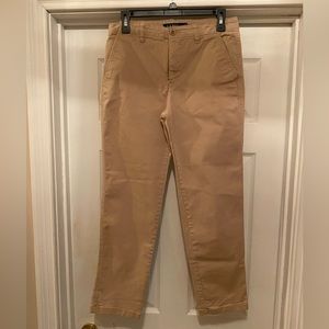 Lauren Ralph Lauren Women’s Khaki Pants. Size 6. Color tan.